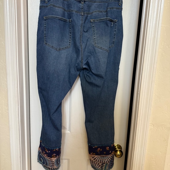 John Mark Women Floral Embroidered Cropped Boho Jeans SZ 16 - Picture 8 of 14